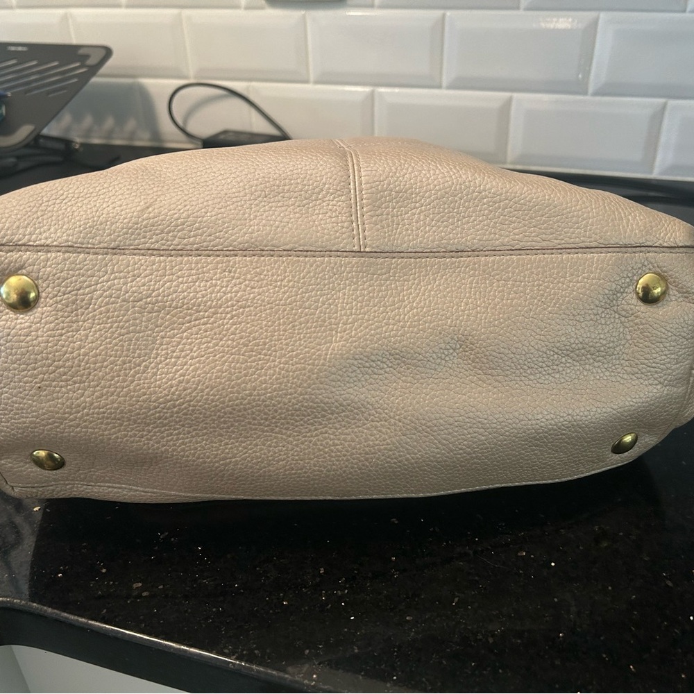 Coach Penelope Bucket Bag with two Exterior Pockets Neutral Pearlized Champagne - Picture 3 of 8